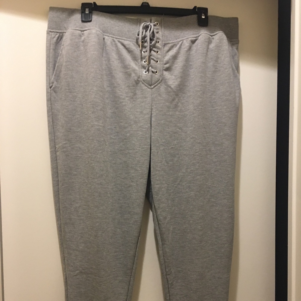 ♦️NWT♦️Plus Grey Lace Up Front Joggers - Picture 1 of 6